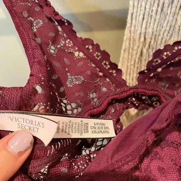 VICTORIA SECRET BURGUNDY LACE BRALETTE SMALL - Picture 6 of 6